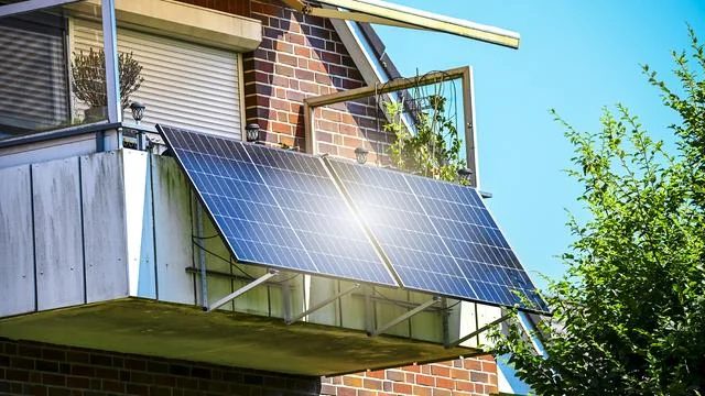 Balkonkraftwerk kaufen, Balkonkraftwerk mit Speicher, Mini-PV-Anlage mit Speicher, Balkonkraftwerk Komplettset, Balkonkraftwerk mit 800 Watt, Stecker-Solaranlage kaufen, Plug and Play Solaranlage, Balkonkraftwerk Förderung 2025, Balkonkraftwerk Shop Deutschland, Photovoltaik für Balkon, Balkonkraftwerk mit Stromspeicher, Balkonkraftwerk mit Wechselrichter, Balkonkraftwerk mit Notstromfunktion, Balkonkraftwerk Speicher nachrüsten, Balkonkraftwerk mit Batterie, Solarstrom speichern zuhause, Balkon-Solaranlage mit Speicherlösung, Balkonkraftwerk mit App-Steuerung, Stromspeicher für Stecker-Solaranlage, Lithium-Ionen Speicher Balkonkraftwerk, SunShine Sales Balkonkraftwerk, SunShine Sales Solarspeicher, Balkonkraftwerk SunShine kaufen, SunShine Energy Shop, SunShine Balkonsolar Set, Direkt vom Hersteller Balkonkraftwerk, Solarshop Deutschland SunShine, Balkonsolar mit Garantie, SunShine Solarenergie Shop, SunShine Sales Erfahrungen, Stromkosten senken mit Balkonkraftwerk, Eigenverbrauch optimieren, Autarke Energie für Zuhause, Balkonsolar für Mieter, Einfache Solarlösung für Balkon, Balkonkraftwerk für Anfänger, CO₂ sparen mit Solarstrom, Balkonkraftwerk ohne Anmeldung, PV-Anlage für Mietwohnung, Mini-Solaranlage für Haushalt